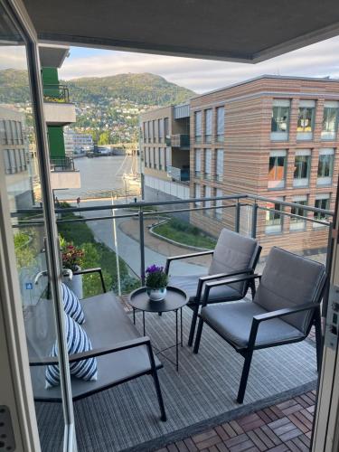 Modern Apartment Amazing Terrace and Fjord View Close to City Center — 4-Star Luxury Hotel in Bergen, Norway