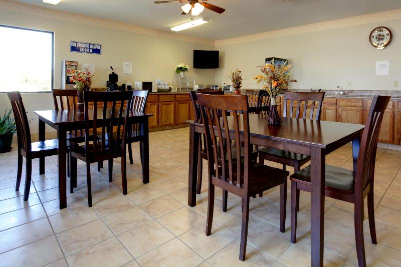 Americas Best Value Inn & Suites Macon at Eisenhower Pkwy - photo 7
