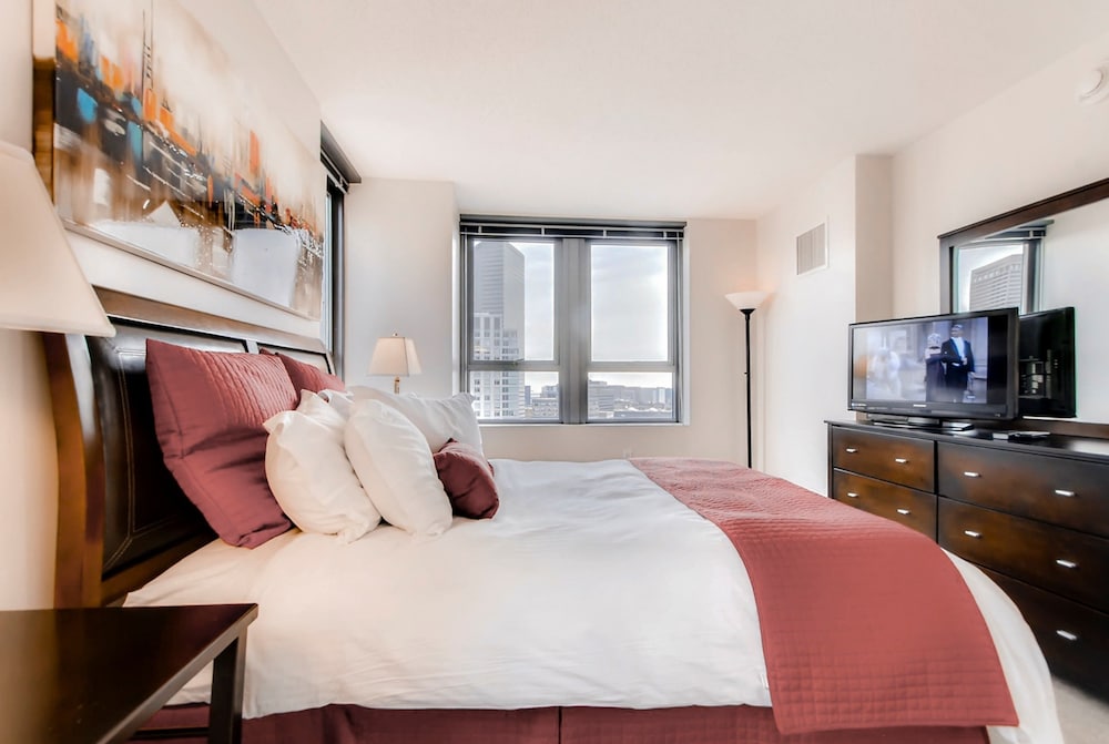 Global Luxury Suites at China Town - photo 7