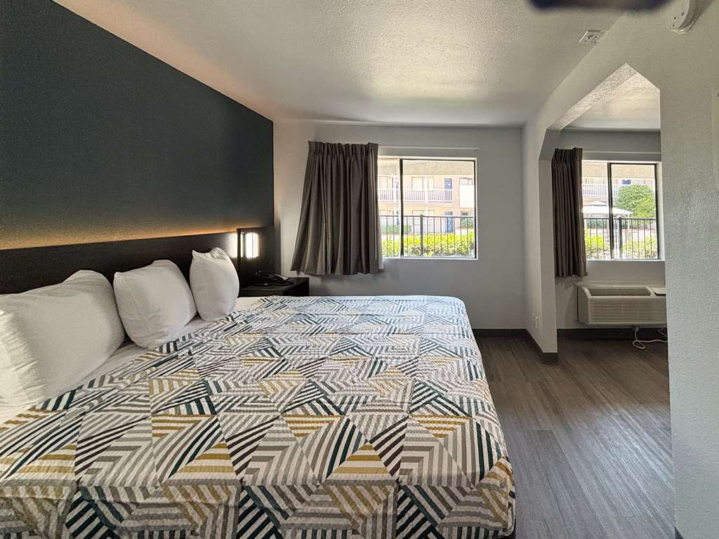 OYO Hotel Irving DFW Airport North - photo 11