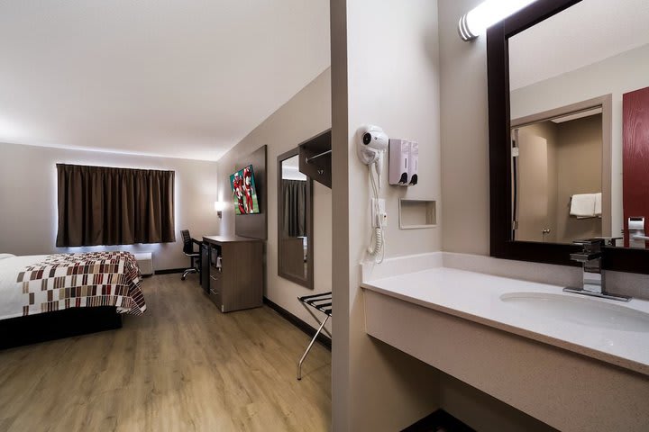 Super 8 by Wyndham Marston - photo 24