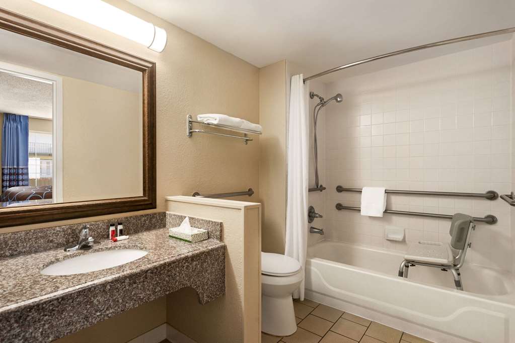 Super 8 by Wyndham Gulfport Airport NW Near Biloxi - photo 30