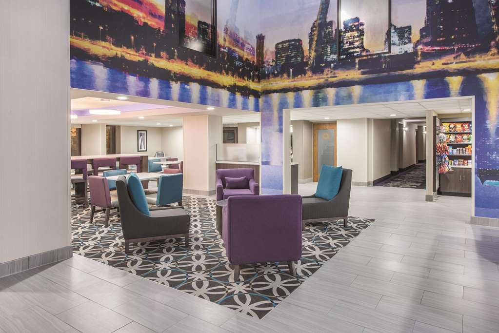 La Quinta Inn & Suites by Wyndham Festus St. Louis South - photo 6