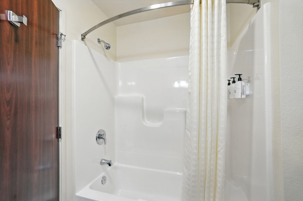 Cobblestone Hotel & Suites Bellefontaine - photo 60