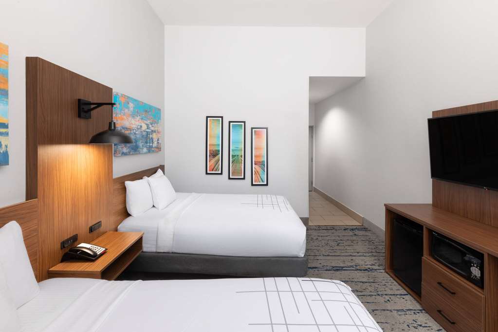 La Quinta Inn & Suites by Wyndham Rockport Fulton - photo 39