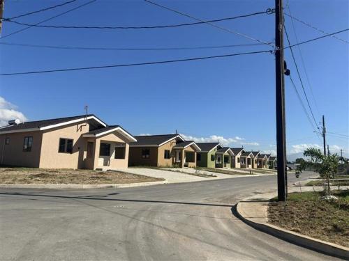 Oak Bliss Oak Estate — Portmore — photo 4