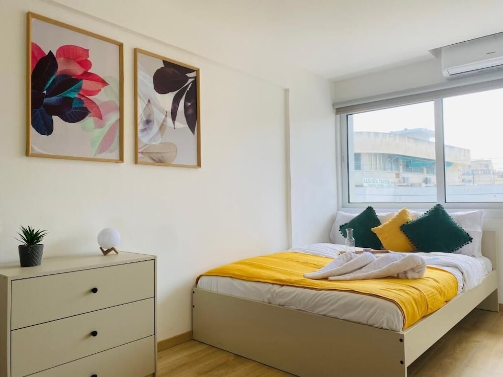Pink Flamingo 1 Br Apartment in Larnaca