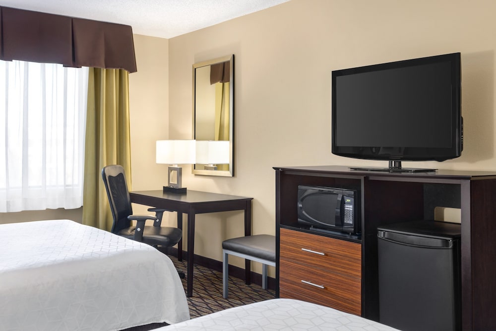 Holiday Inn Express Hotel & Suites Edmond by IHG - photo 25