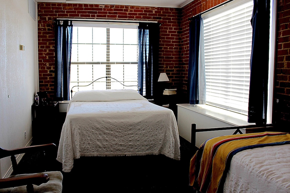 Spur Hotel - photo 8