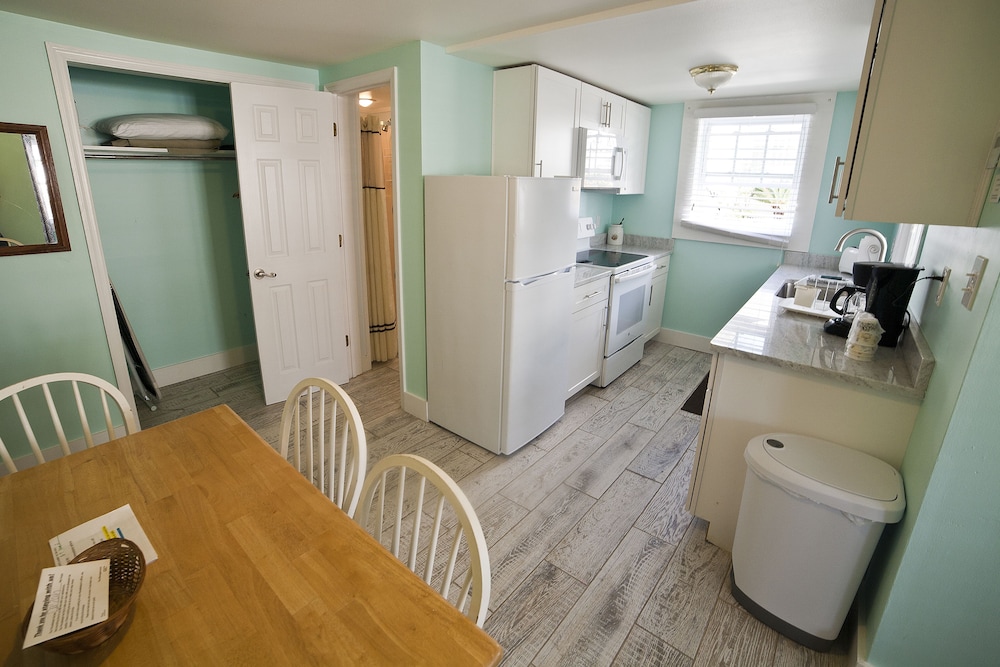 Georgianne Inn & Suites - photo 26