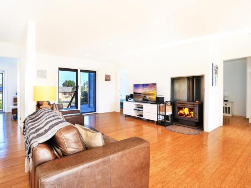 The Palings at Culburra I Pet Friendly Masterpiece — hotel in Culburra Beach