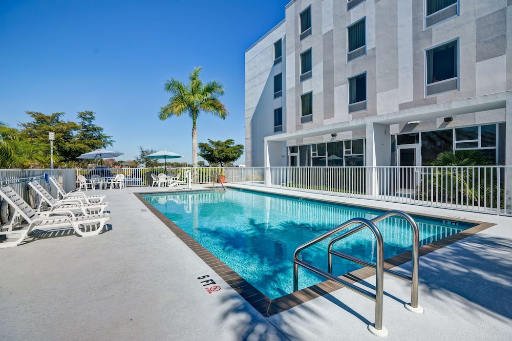 Hampton Inn & Suites Sarasota Bradenton Airport FL - photo 76