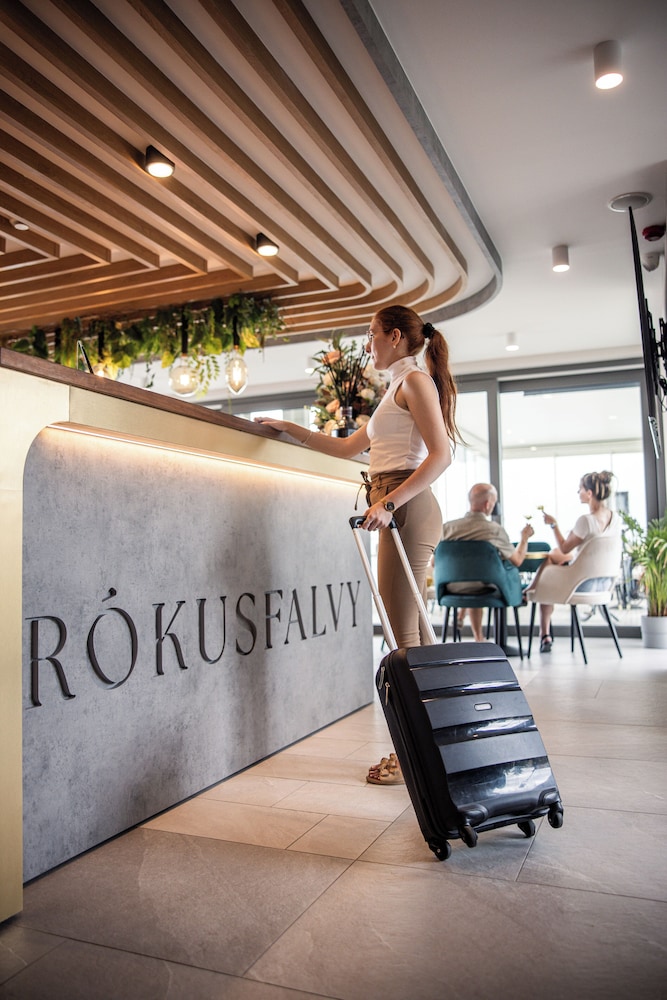 Rókusfalvy Borhotel — hotel in Etyek
