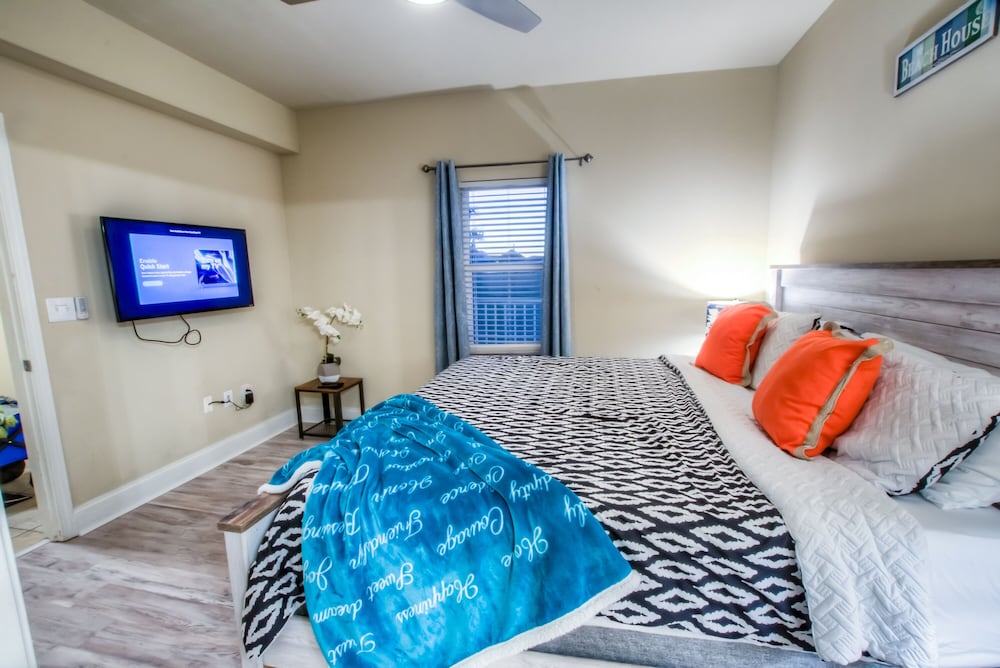 Laketown Wharf Resort by Aneliya's Rentals - photo 103