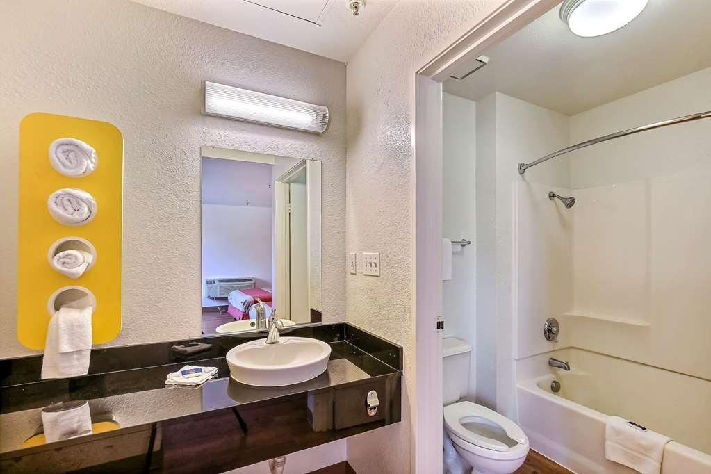 Motel 6 Pinole CA - photo 21