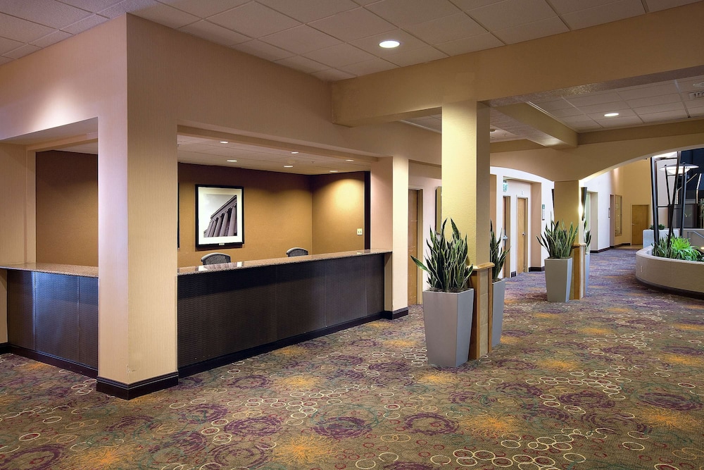 Embassy Suites by Hilton Kansas City International Airport - photo 66