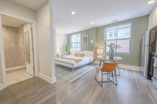 Sleek FIDI Studio Close to Public Transit — 4-Star Luxury Hotel in Boston, United States