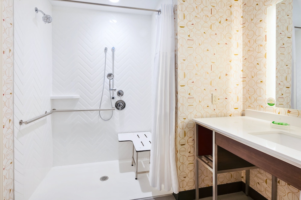 Holiday Inn & Suites Toledo Southwest Perrysburg by IHG - photo 21