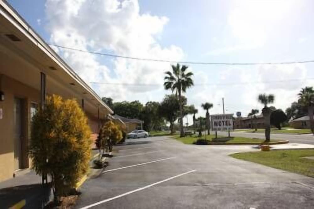 Prince of Wales Motel - photo 22
