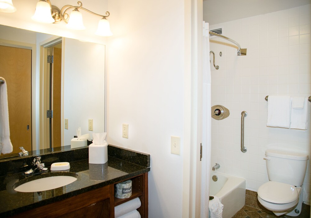 The University of Georgia Center for Continuing Education & Hotel - photo 45