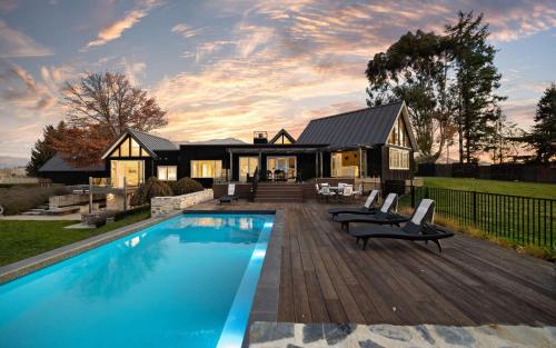 Aroha Homestead Luxury Holiday Home by MajorDomo — 4-Star Luxury Hotel in Arrowtown, New Zealand