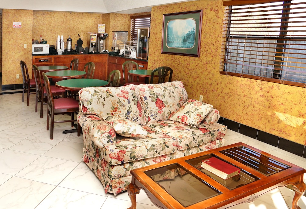 Executive Inn Opp - photo 7