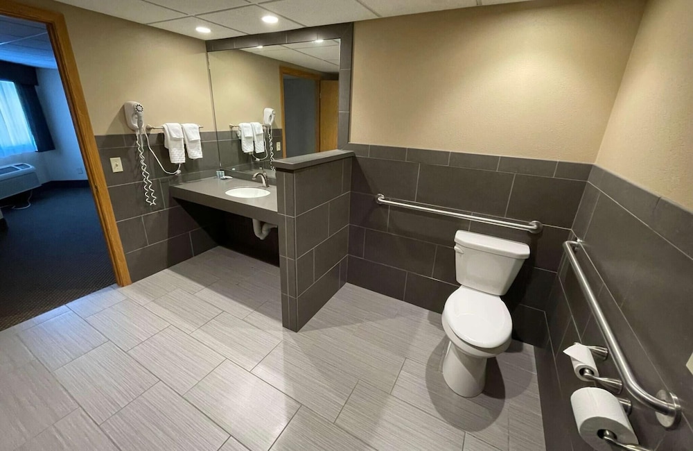 Crossroads Hotel and Event Center - photo 15