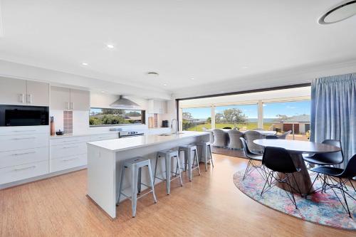 Nudibranch House — 4-Star Luxury Hotel in Bargara, Australia