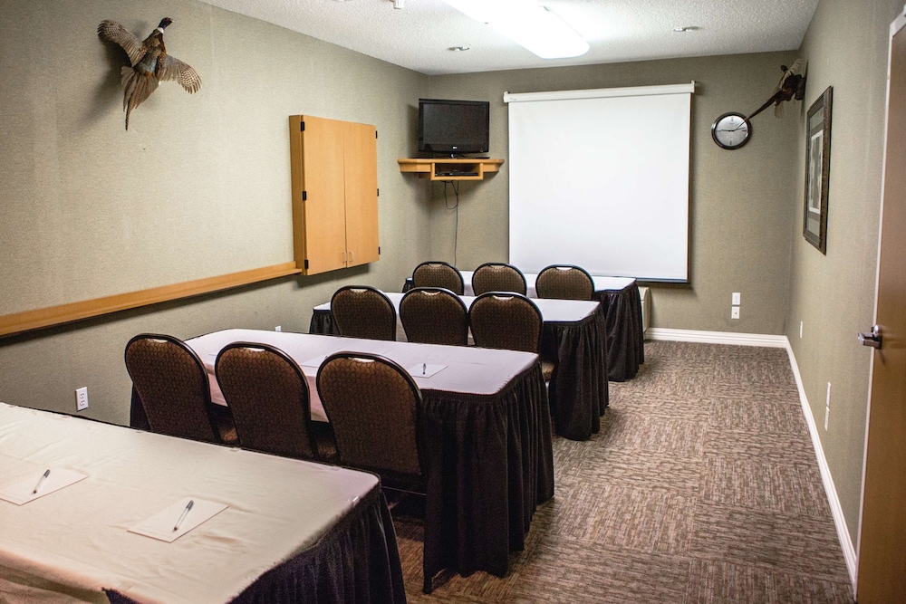 Hampton Inn Mitchell - photo 23