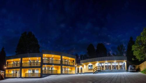 Casa Izvorul Negru Moisei — 4-Star Luxury Hotel in Moisei, Romania