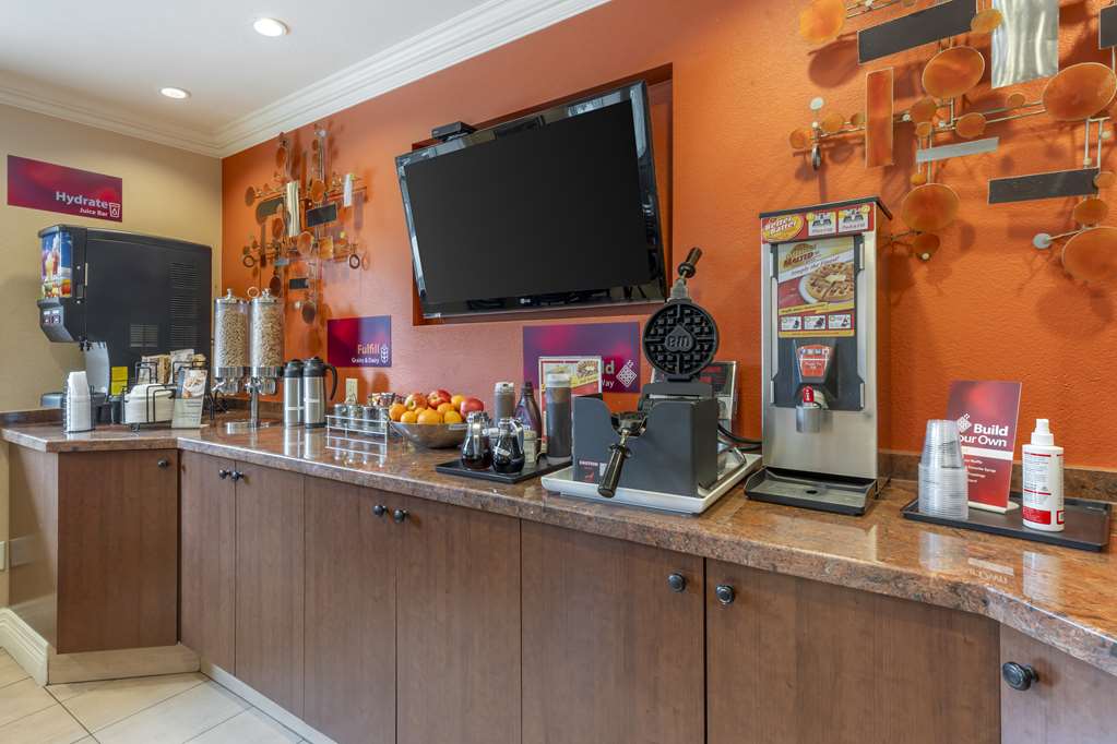 Best Western Plus Airport Plaza - photo 16