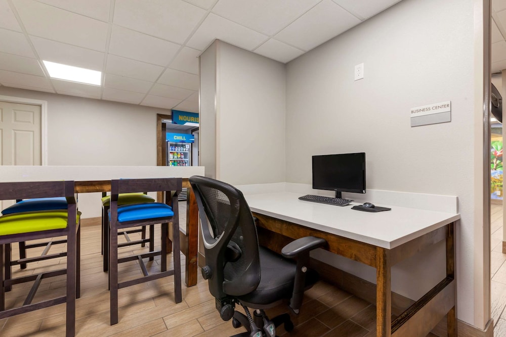 Red Roof Inn & Suites Tomah - photo 41