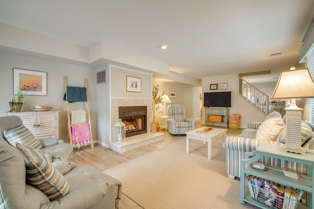 Steps to Beach: Townhome w Balcony in Ocean City — 4-Star Luxury Hotel in Ocean City, United States