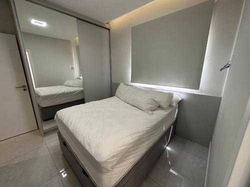 Apartamento com vista para praia a poucos metros da avenida principal de Bombas