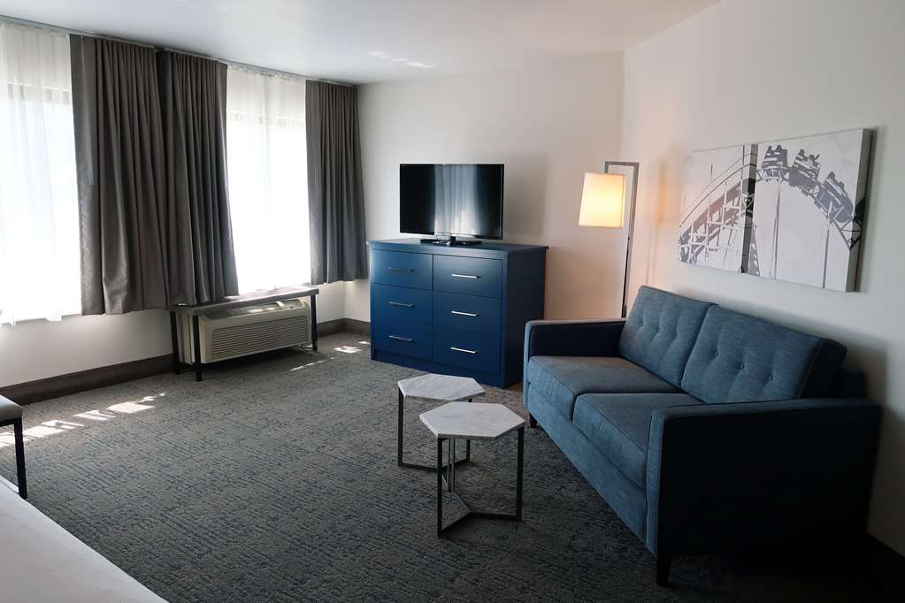 Oxford Suites Portland Jantzen Beach - photo 10