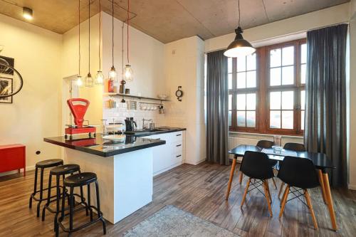 Chic Abanotubani Apt By Wehost