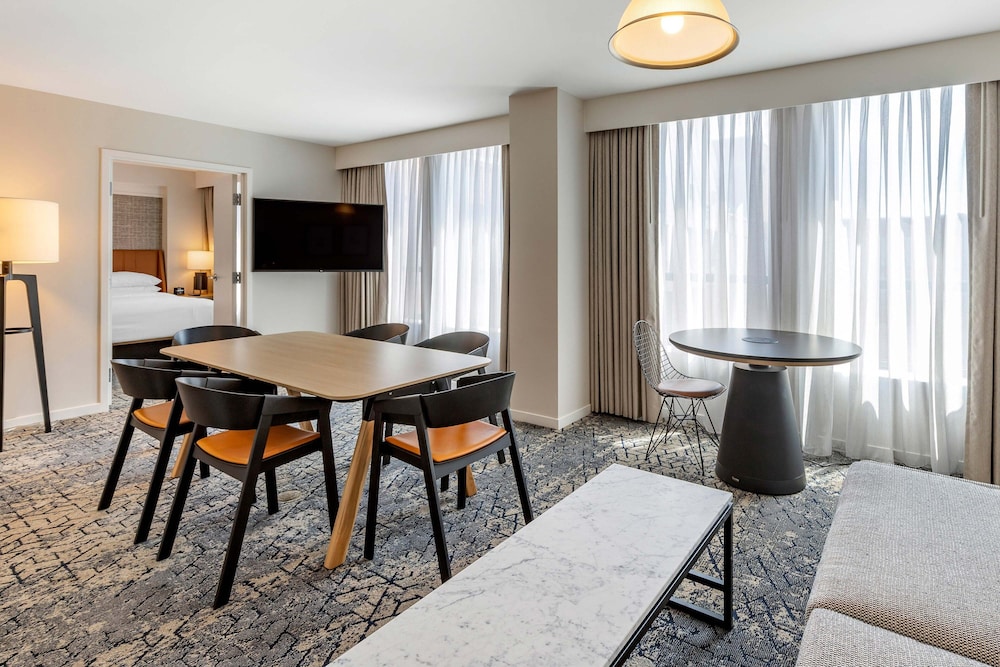 Sheraton Suites Old Town Alexandria - photo 9