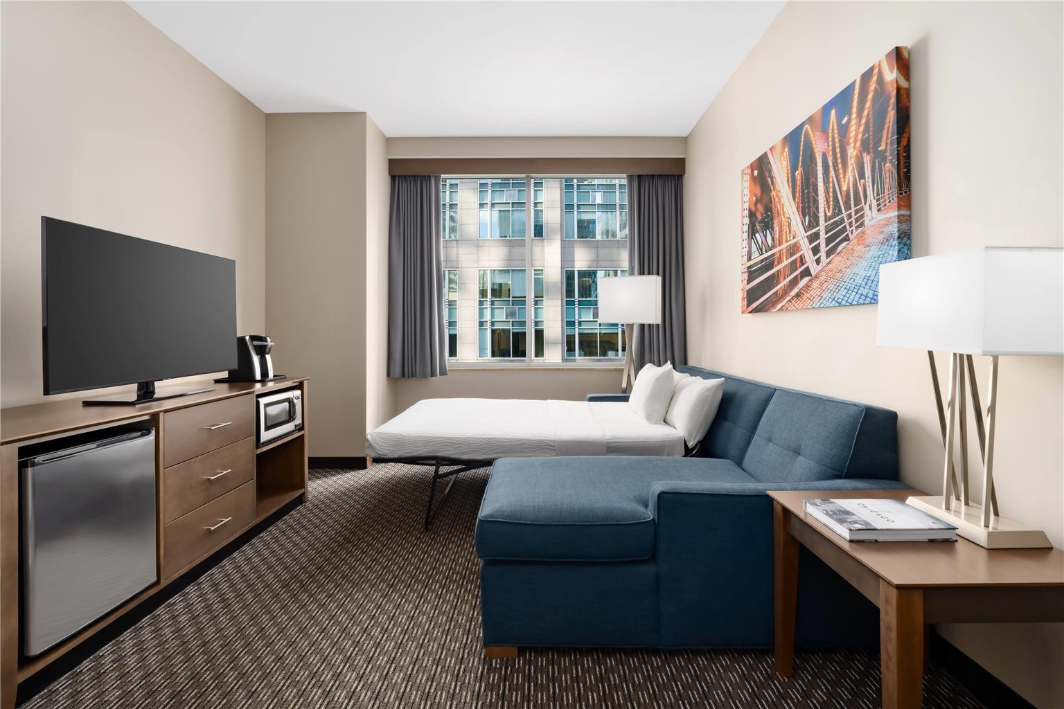 La Quinta Inn & Suites by Wyndham Chicago Downtown - photo 47