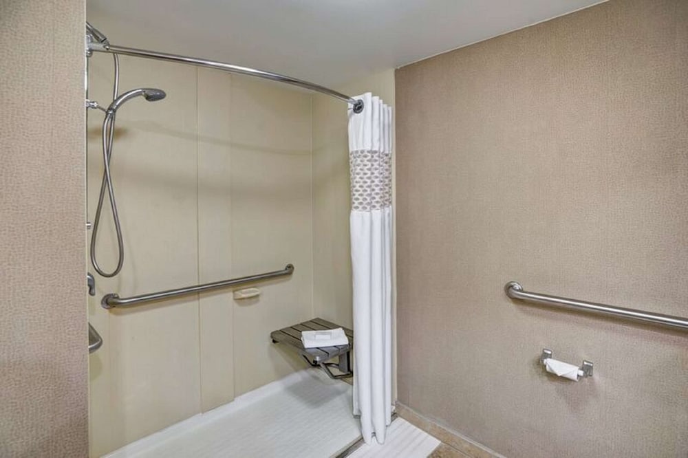 Hampton Inn Albany Wolf Road - photo 24