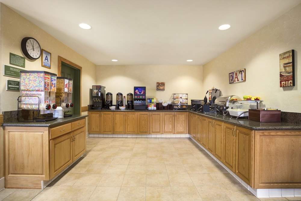 Holiday Inn & Suites Barstow by IHG - photo 33