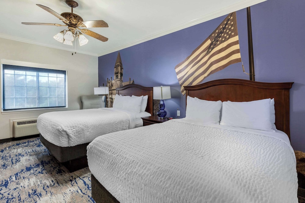 Clarion Pointe Sulphur Springs - photo 15