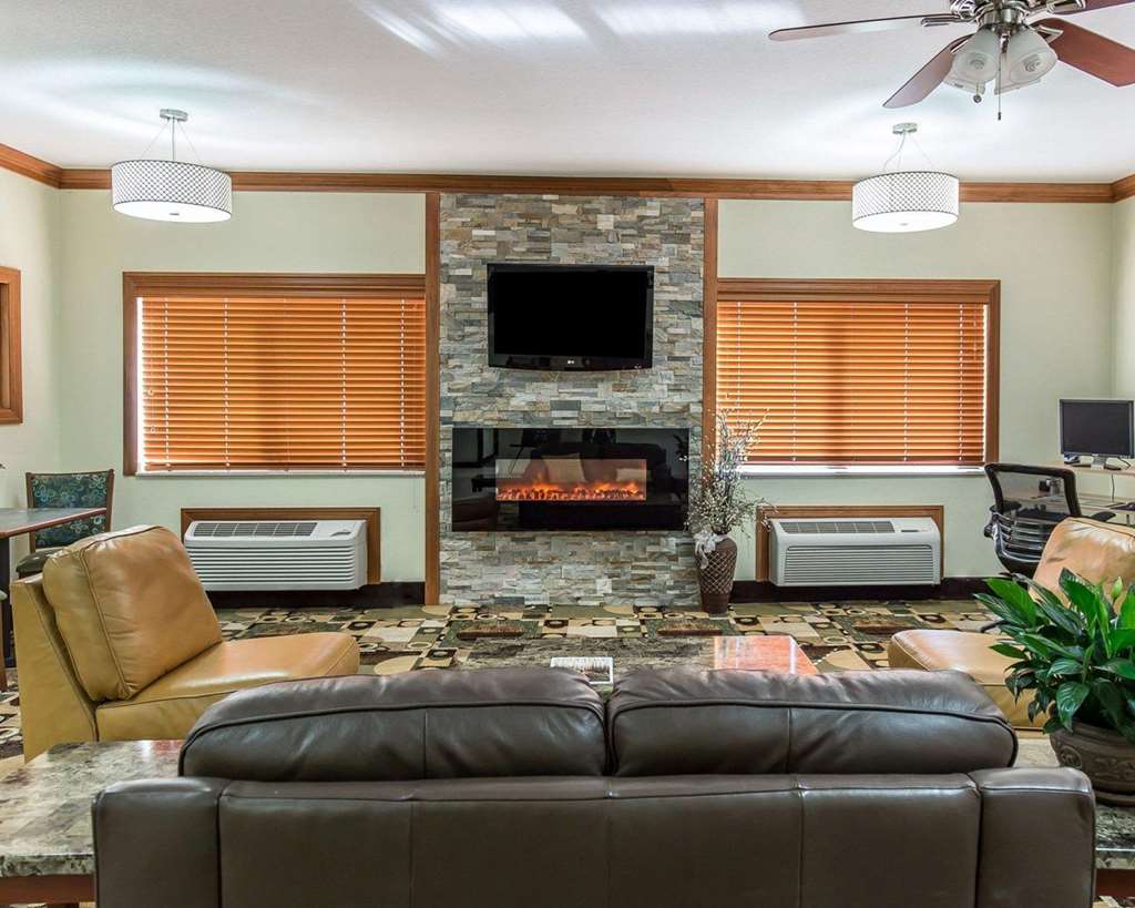 Quality Inn at Collins Road Cedar Rapids - photo 4