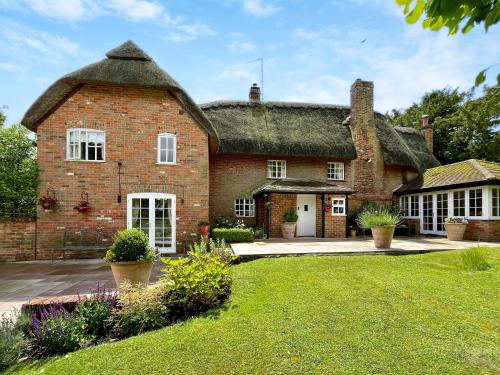 Mulberry Cottage Casa Bonita — 4-Star Luxury Hotel in Shalbourne, United Kingdom