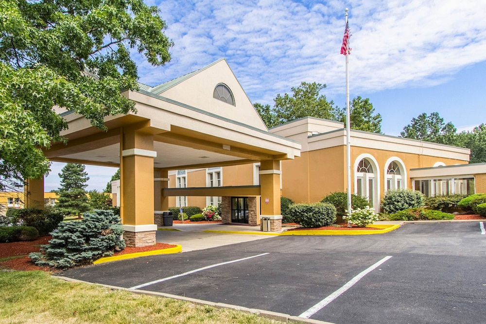 GreenRidge Hotel - carbon neutral hotel in Wickliffe