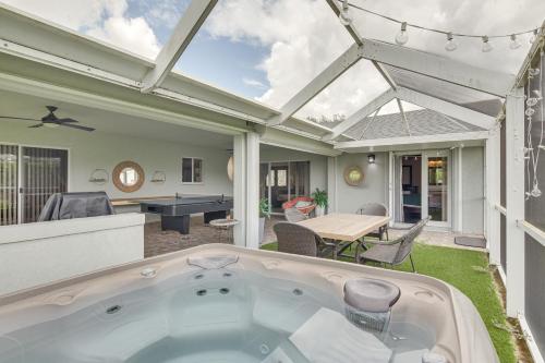 Pet Friendly Miami Home with Hot Tub and Pool Table — 4-Star Luxury Hotel in Miami, United States