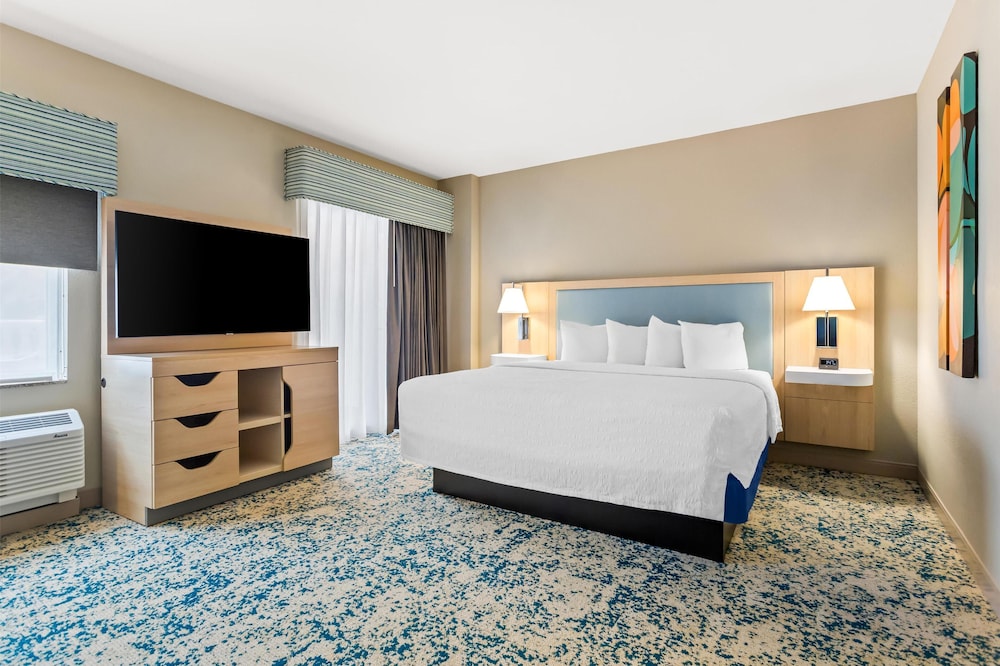 Hampton Inn & Suites St. Petersburg Downtown - photo 17
