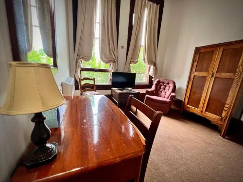 The Monarch Hotel - photo 48