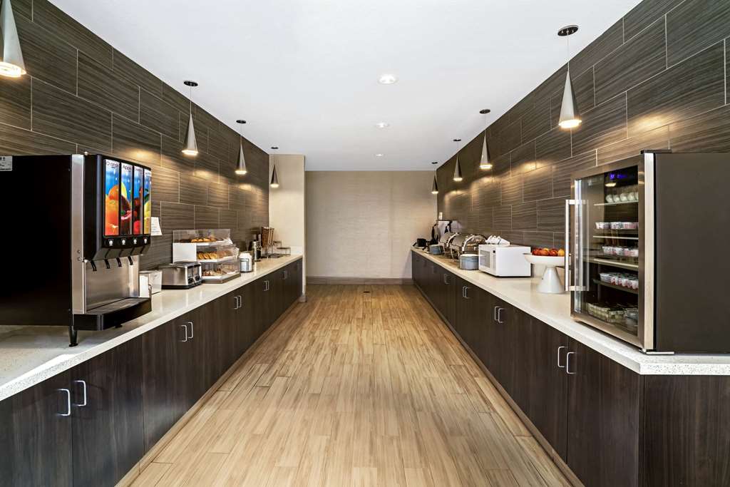 La Quinta Inn & Suites by Wyndham Tuscaloosa University - photo 29