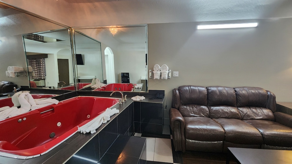 Scottish Inns & Suites Sam Houston Pkwy - photo 14