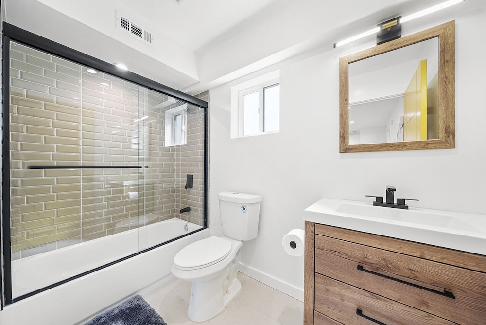 Downtown LA Stylish Bedrooms - photo 30